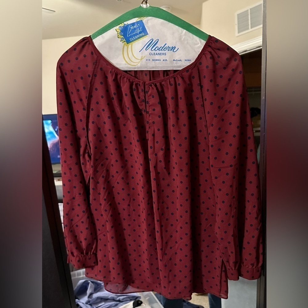 J crew maroon/ black polka dot keyhole top - Picture 2 of 3
